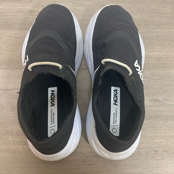 Use women HOKA Ora Recovery Shoe 2 in black with a white sole size 7 - Picture 6 of 9